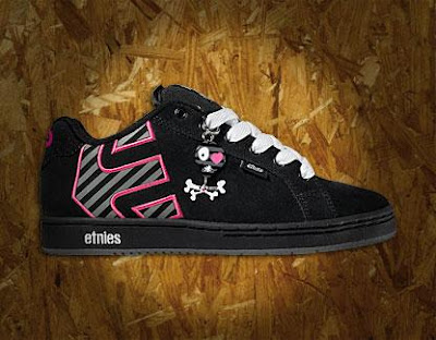 girl etnies