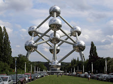 Image : http://4.bp.blogspot.com/_M5mQhY1RgcI/TFmGntuWAhI/AAAAAAAAJ8o/VlDy9s3VoXs/S230/best-picture-gallery-Atomium-brussels-belgium-Squonk11.jpg