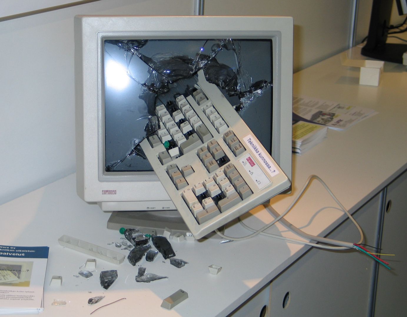 [smashedComputer.jpg]