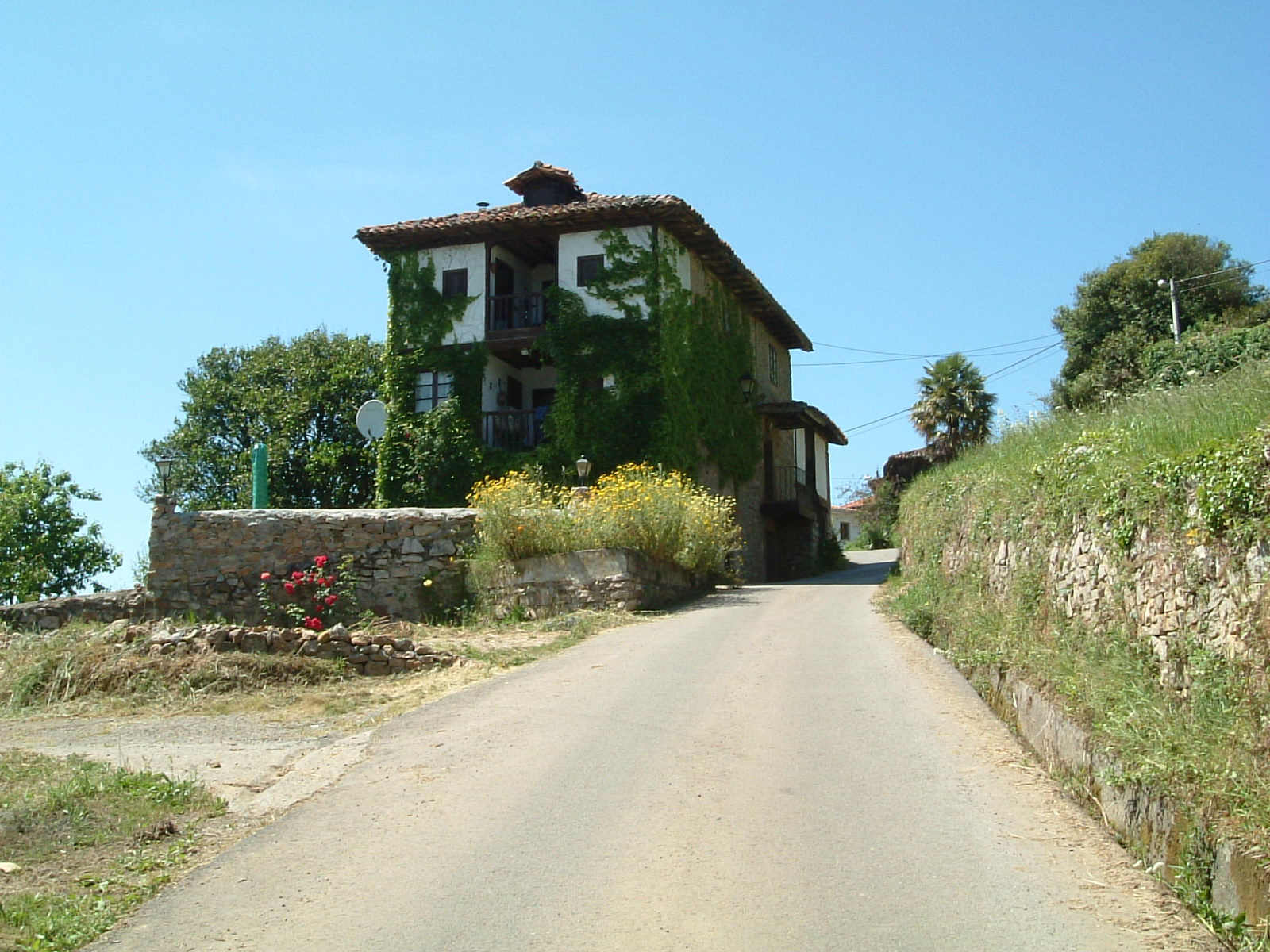 [casona+en+san+ramon+de+candamo.JPG]