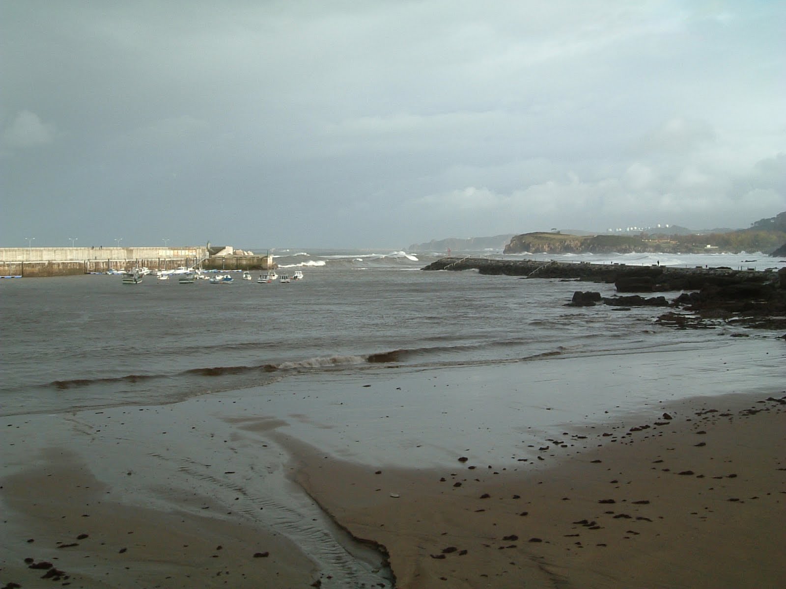 [puerto+de+candas.JPG]