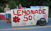 children at a lemonade stand