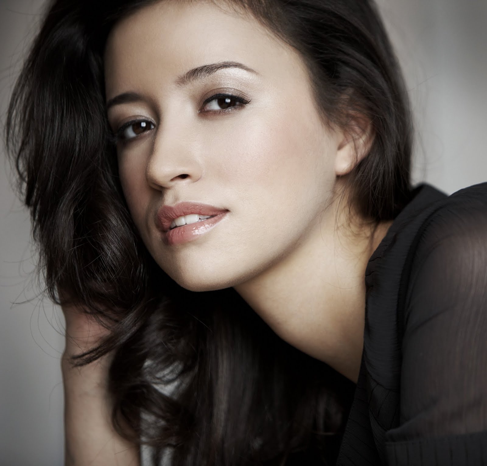 http://4.bp.blogspot.com/_MCy6UZ3NI5M/TETnb8G2NMI/AAAAAAAAcyA/QI7ReAmAdlU/s1600/33224-christianserratos2-122-204lo.jpg