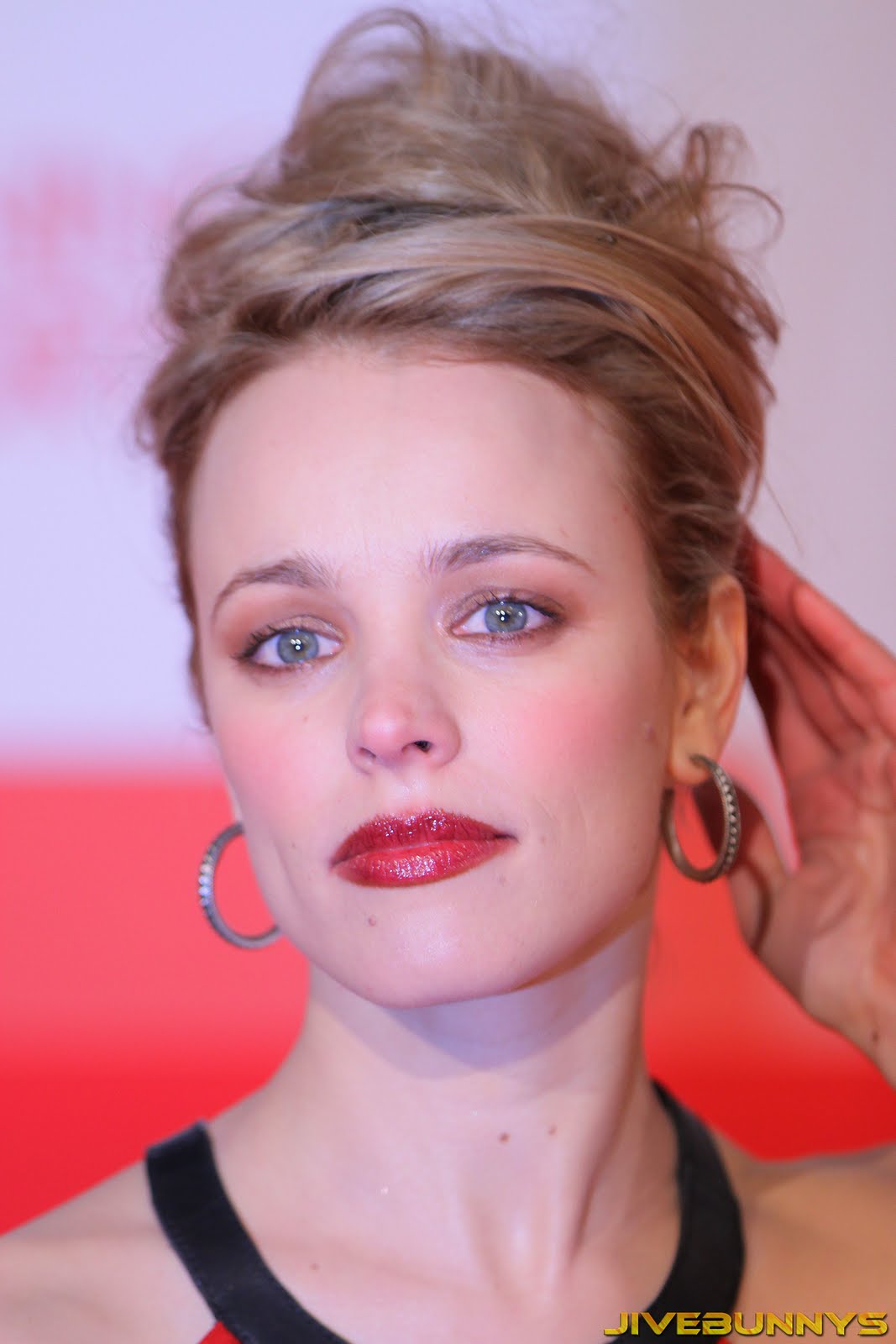 http://4.bp.blogspot.com/_MCy6UZ3NI5M/TSwPPLOVTaI/AAAAAAABWHs/W1_OjT7WXH0/s1600/Rachel_McAdams_jivebunnys9300010.jpg