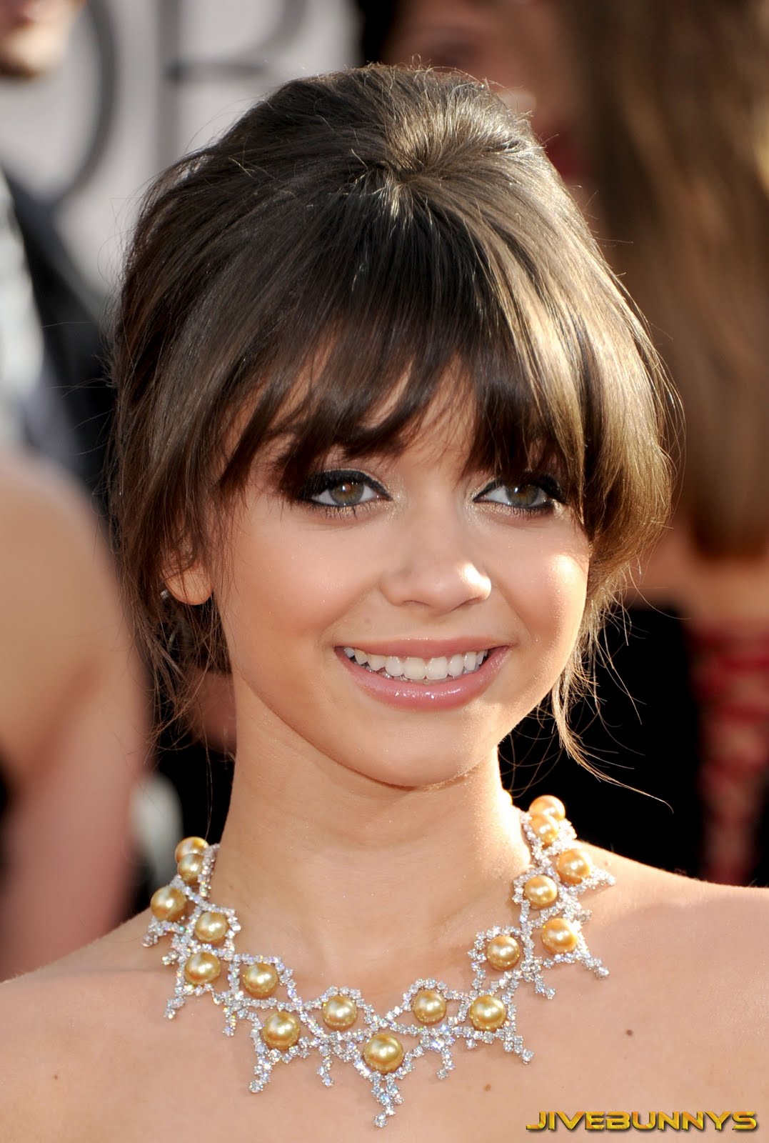 http://4.bp.blogspot.com/_MCy6UZ3NI5M/TUgq2P0N1eI/AAAAAAABaxs/kZw5dZfirZw/s1600/Sarah-Hyland-Golden-Globe-104024.jpg