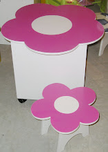 Mesa baúl con banquito forma flor