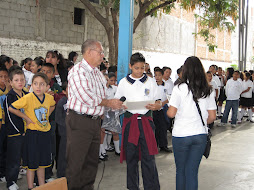 MOSTRANDO DIPLOMAS