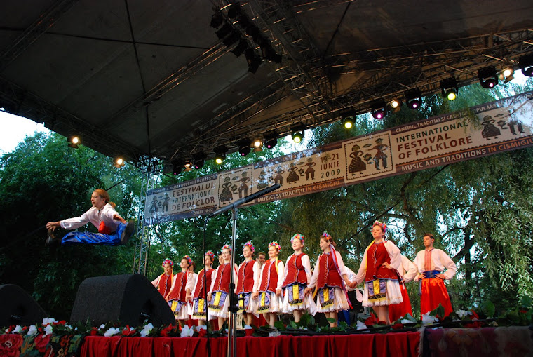Muzici şi tradiţii în Cişmigiu, iunie 2009