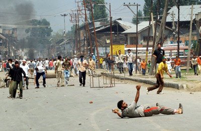 [kashmir-riots-to-join-pakistan4.jpg]