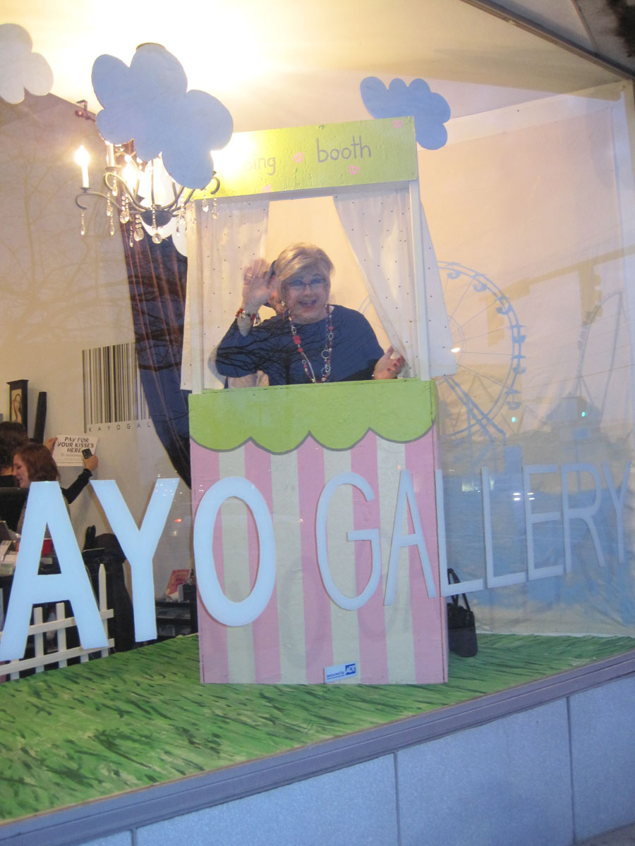 [the+sister+in+the+booth.JPG]