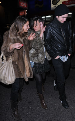 Sturridge Robert Pattinson on T4 Presenter Marquita Oliver And His Pal British Actor Tom Sturridge