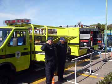 [acto-bomberos-policia-3.jpg]