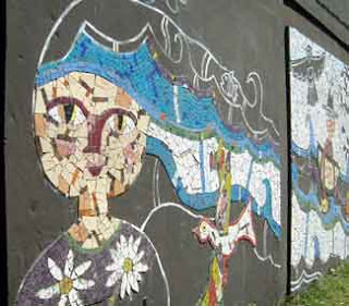 Plaza de la Familia: Sigue el mural 2 mural 2