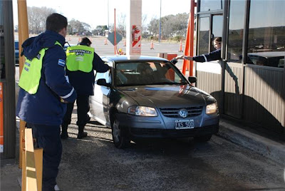 La Costa instaló puestos de información sanitaria en el peaje de Conesa y en el acceso al distrito 3 controles+2