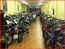 Venta de motovehículos: “Se prohíbe la entrega de unidades sin documentación para circular y casco reglamentario” 2 motos agencia abert