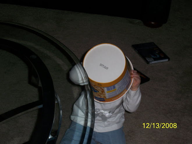 She was trying to eat the popcorn through the tub!