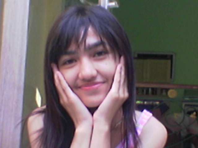 http://4.bp.blogspot.com/_MP9J_I1Pg74/TU3ugfkeB-I/AAAAAAAAADw/_CMDHl6_dfA/s1600/Vivi.cewek.manis.jpg