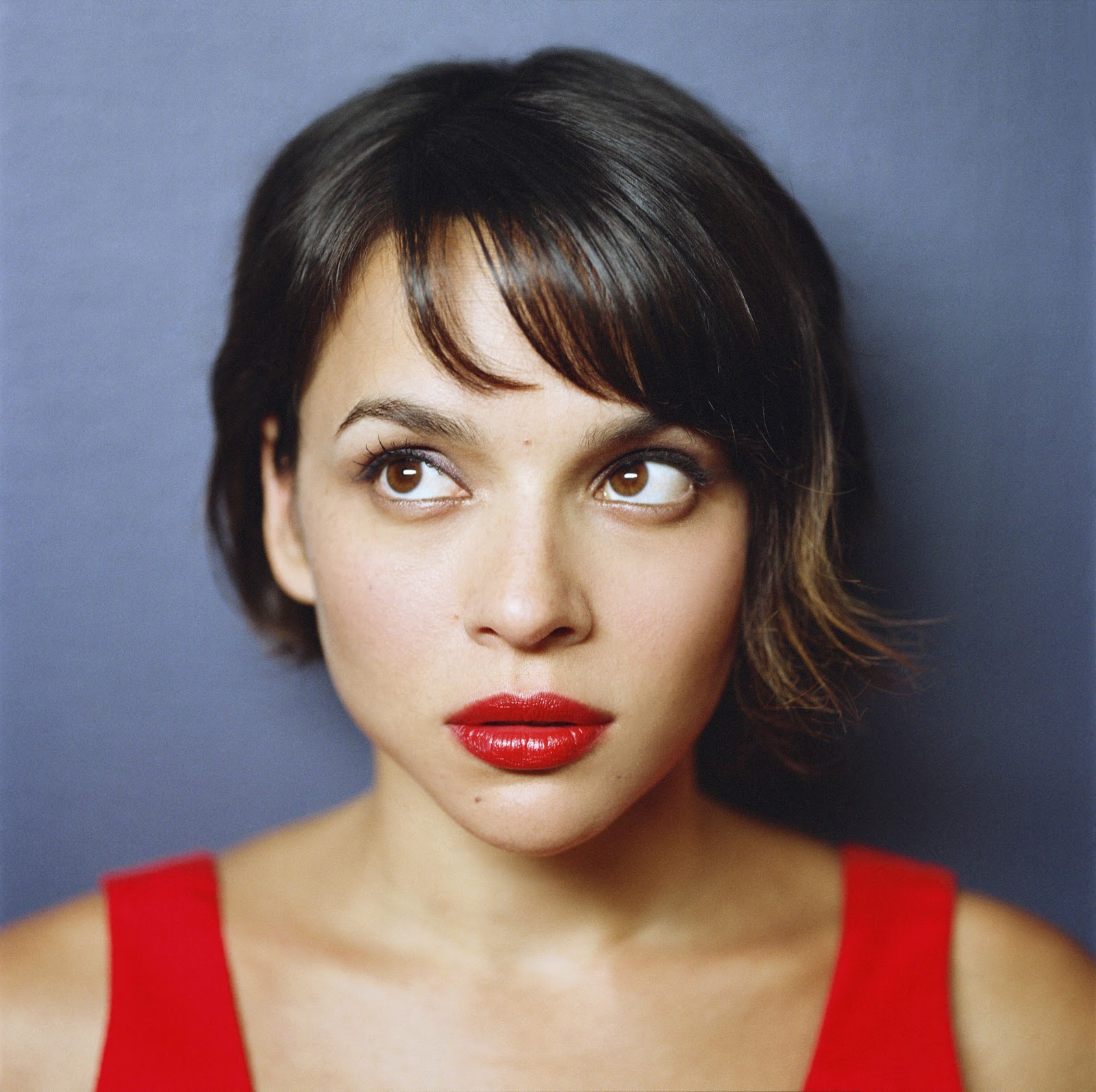 http://4.bp.blogspot.com/_MTFPKiX6_zk/TOF50lMQ3TI/AAAAAAAABOs/tRogmZEicWw/s1600/NorahJones1cAutumnDeWilde.jpg