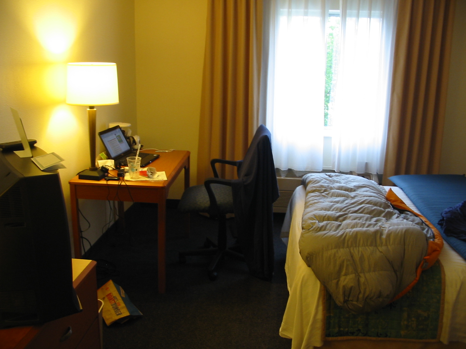 [02+-+Hotel+room.JPG]