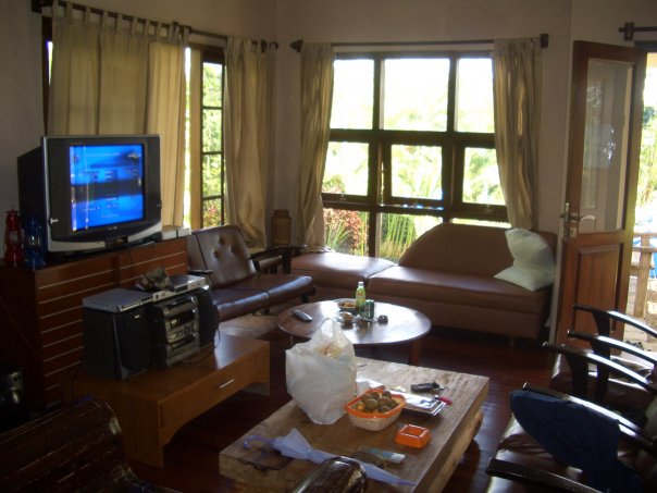 Villa di Puncak : Penginapan Murah di Cipanas Puncak gambar kamar hotel dipuncak