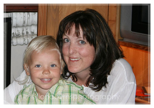 [callum+-fiona+christmas+eve+2007+borderweb.jpg]