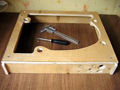 Проигрыватель винила. Корпус - тыл.