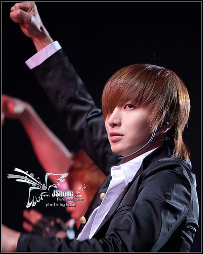 SUPER JUNIOR CORNER. .: BIOGRAPHY LEE TEUK-THE LEADER FOR SUPER JUNIOR