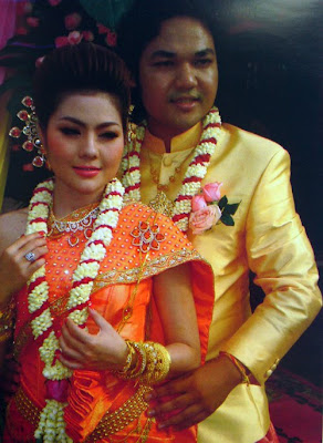 Soeur sotheara and sapon midada in wedding dress