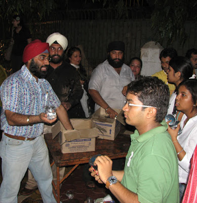 Sardarjis distributing water at rally Gateway of India