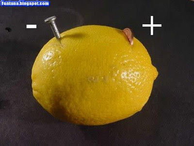 Memanfaatkan tenaga listrik dari LEMON!! ide--gue.blogspot.com - Memanfaatkan tenaga listrik dari LEMON!!