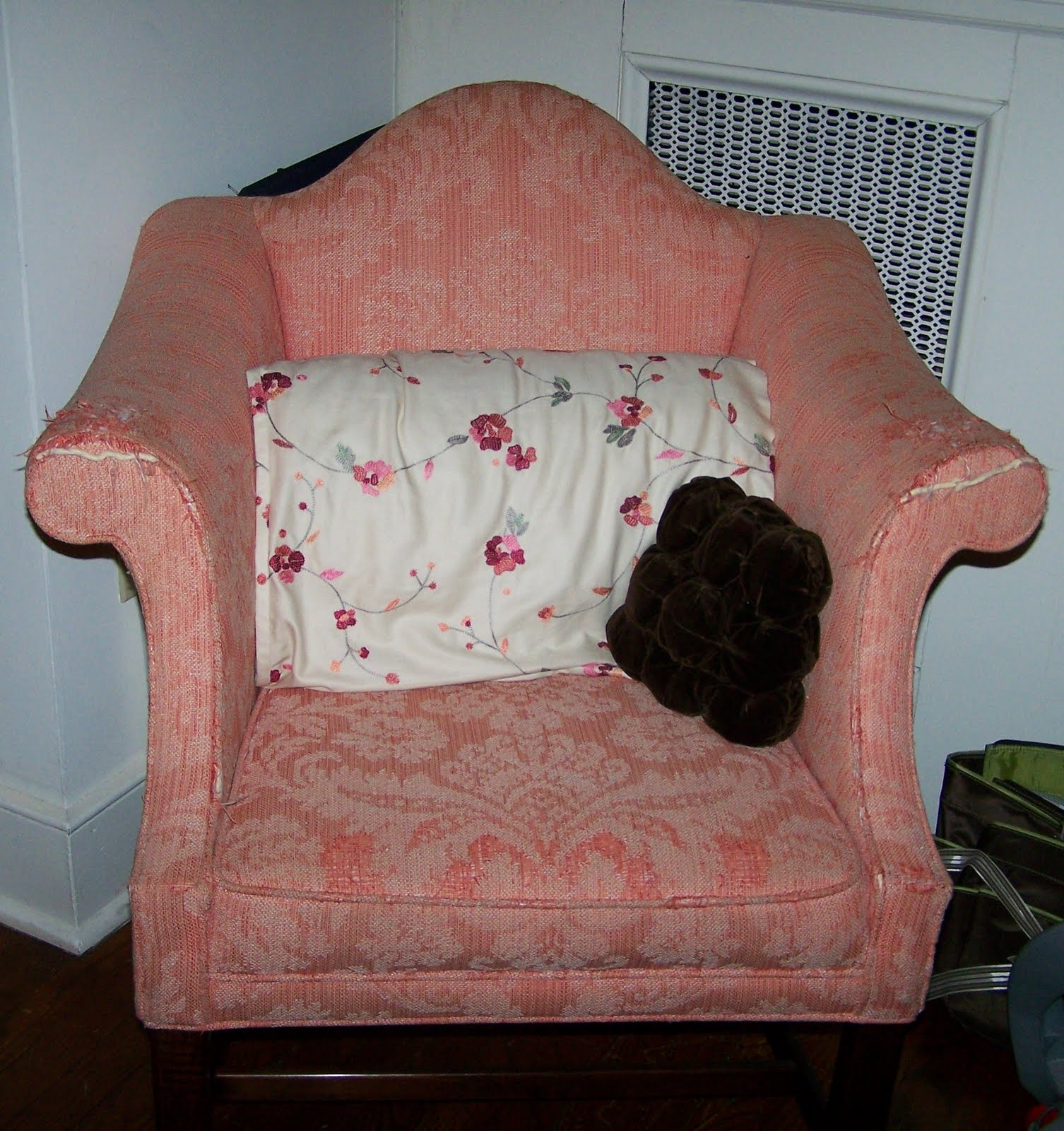[pink+chair.JPG]