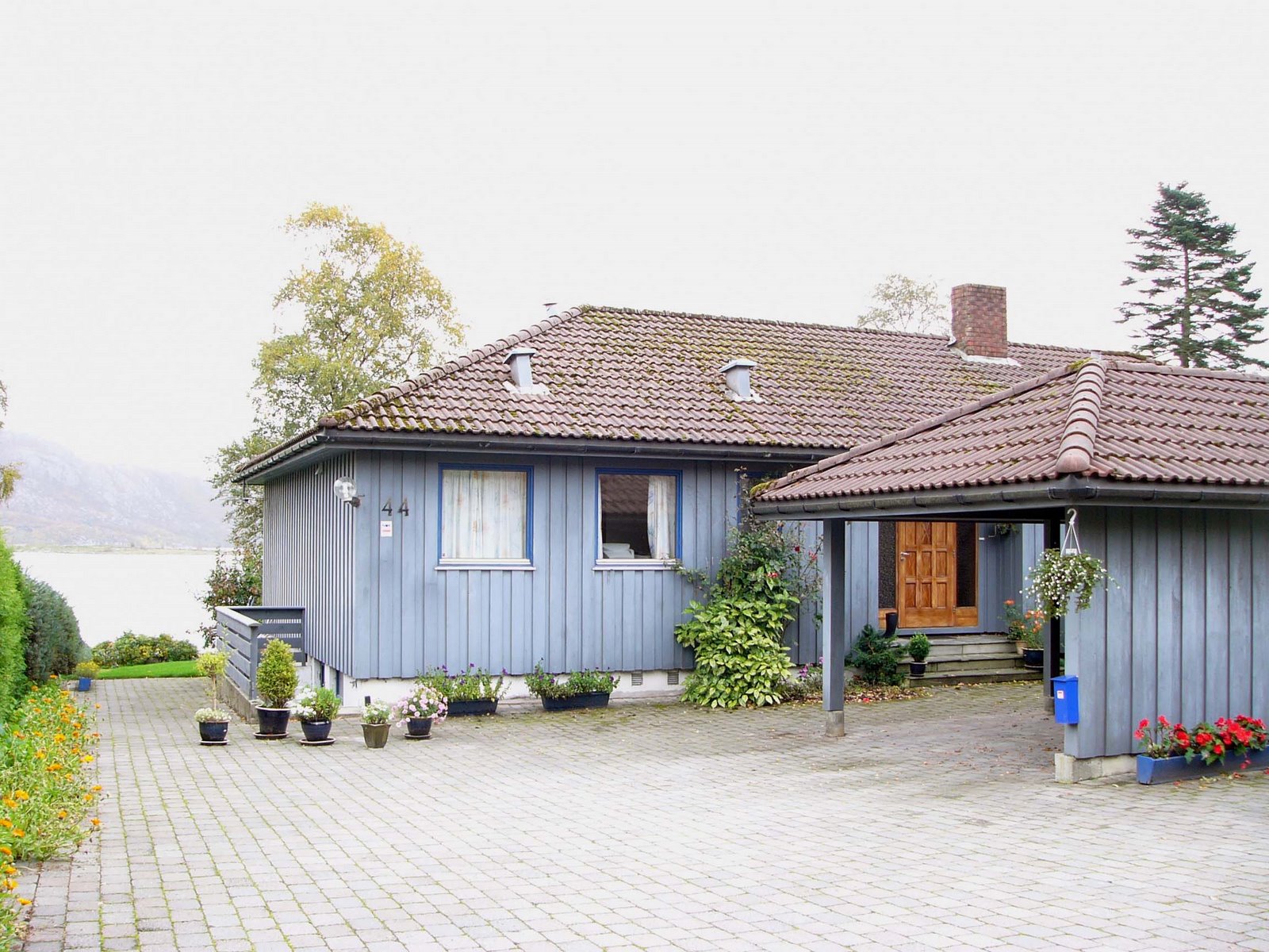 Houses: A Nice And Nor... Nice Normal Houses