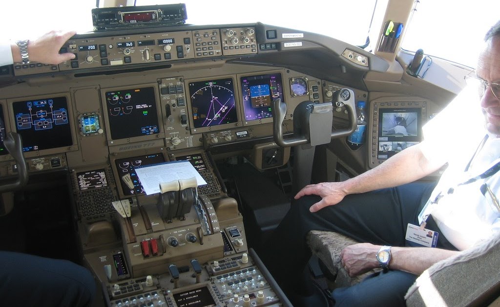 boeing 777 cockpit interior boeing 777 cockpit interior