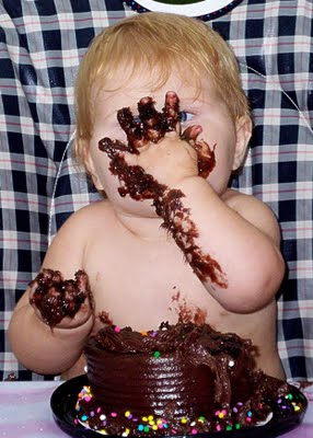 Responda só com imagens. Babies-bolo-cara
