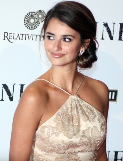 Penelope Cruz - beautifully chic, but I'm afraid hair being slicked back Penelope Cruz - beautifully chic, but I'm afraid hair being slicked back