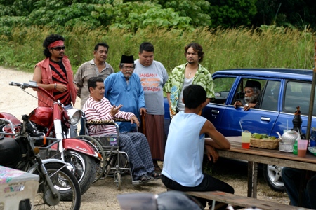 http://4.bp.blogspot.com/_MuGfCmiNLMA/TPujkyR1wDI/AAAAAAAAAfE/oanR0oMUwWo/s1600/Hantu+Kak+Limah+Balik+Rumah2.jpg