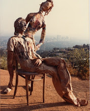 Estatua de Eve Martial en papel maché de carola en U.S.A
