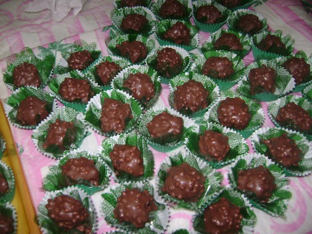 ROSANA TRUFAS E BOMBONS