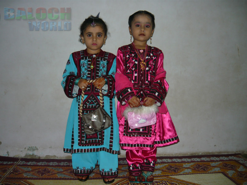 http://4.bp.blogspot.com/_MxQP-E8GdMk/TDBp_mu_5MI/AAAAAAAAAGA/9o7Sld96Qc8/s1600/Balochi-design-1.jpg