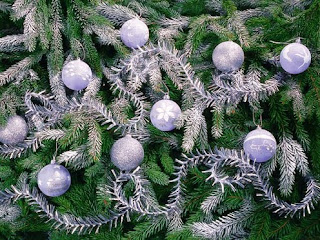 Decorate Your Desktop With These Beautiful Christmas Backgrounds