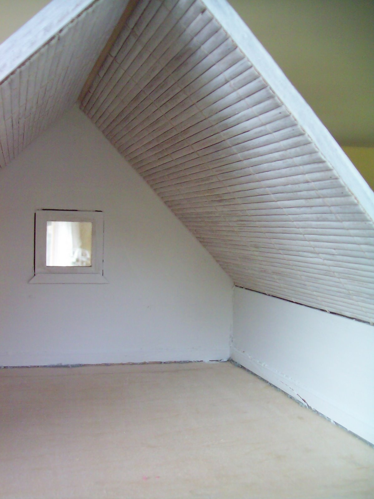 [attic+bedroom+ceiling+011.jpg]