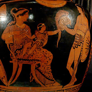 Apulian red-figure vase ca. 370–360 BC (Museo Nazionale of the Palazzo Jatta in Ruvo di Puglia, Bari), photo by Marie-Lan Nguyen/Wikimedia Commons
