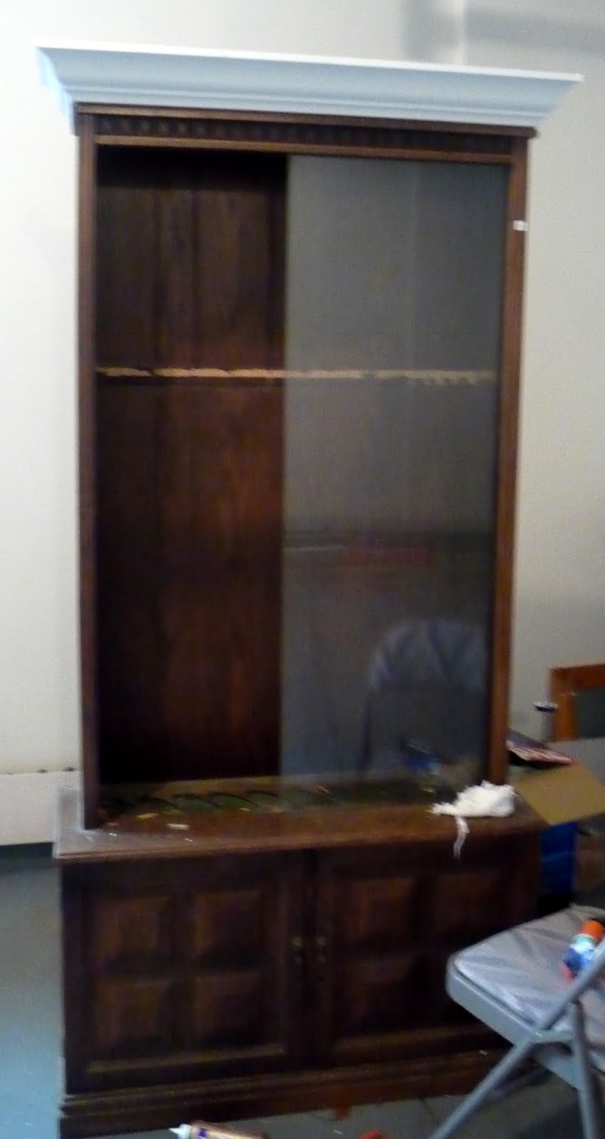 [gun+cabinet+with+crown.jpg]
