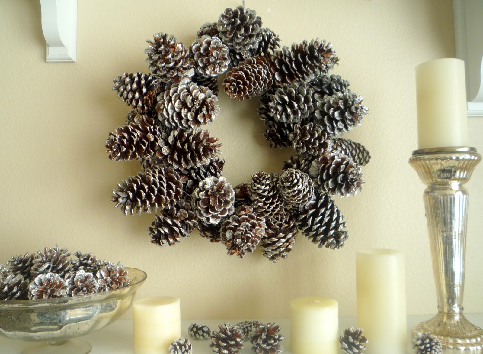 Glittered Pinecones {DIY Holiday Decor}