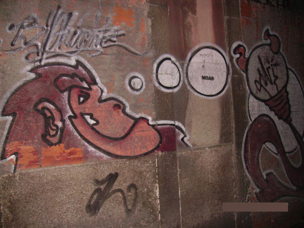 [Biph+Character+Graffiti+Porto.JPG]