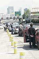 Ayalon highway next to Tel Aviv on Holocaust remembrance day
