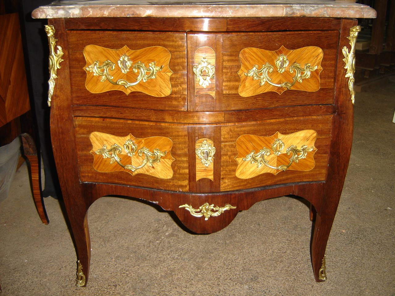 [Commodes+002.jpg]