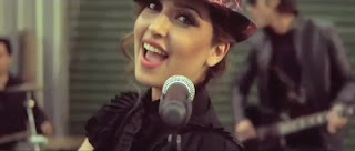 http://4.bp.blogspot.com/_N6rZD-xhx6Q/Sm3_qPtwbZI/AAAAAAAABUk/MHKwV4H0U1M/s320/persianmusicvideo.blogspot.com-kami-mozhdah%5B21-32-21%5D.JPG