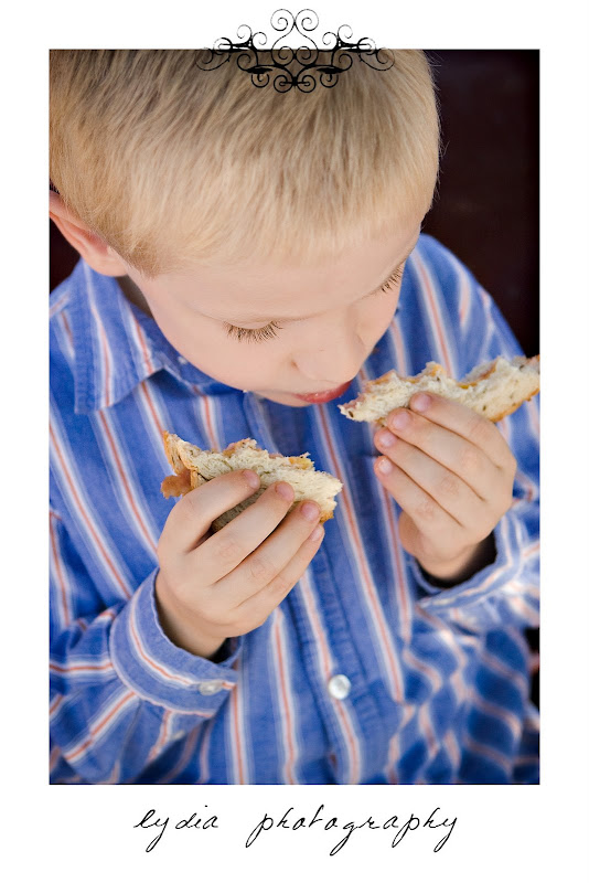 Little boy eating his sandwich at lifestyle kids portraits in San Antonio, Texas
