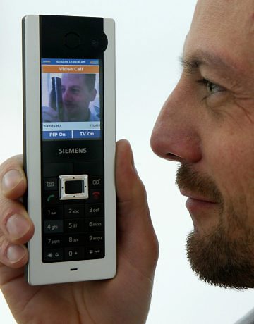 [13_MVG_celular3g2.jpg]